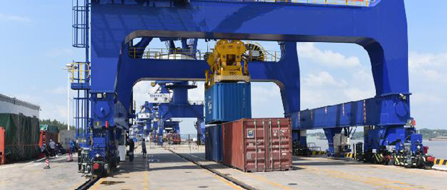 yp刮刮卡EN655变频器在龙门吊中的应用--同步不溜钩