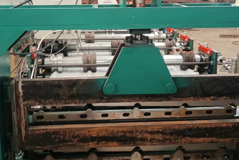 ESS180系列伺服在彩钢瓦机上的应用